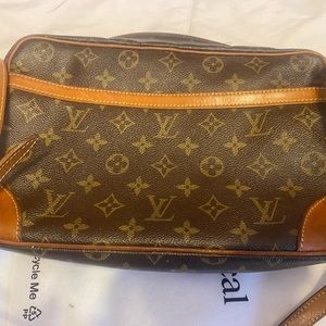 Authentic Louis Vuitton trocadero crossbody leather monogrammed bag